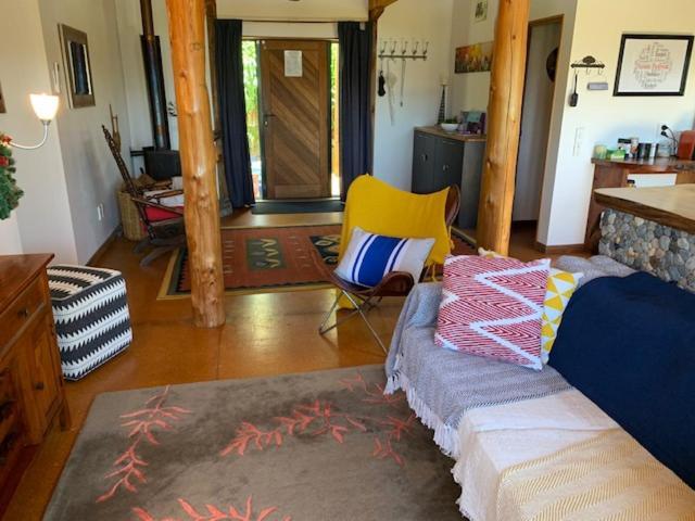Treetop Hideaway - Taupo Holiday Home Exterior foto