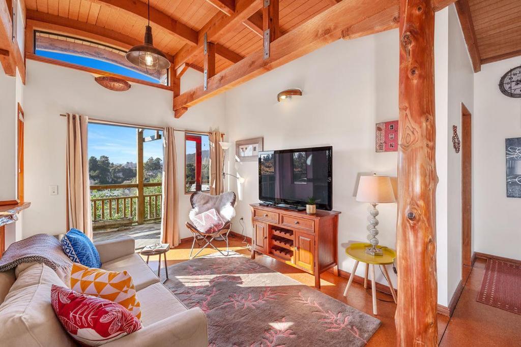Treetop Hideaway - Taupo Holiday Home Exterior foto